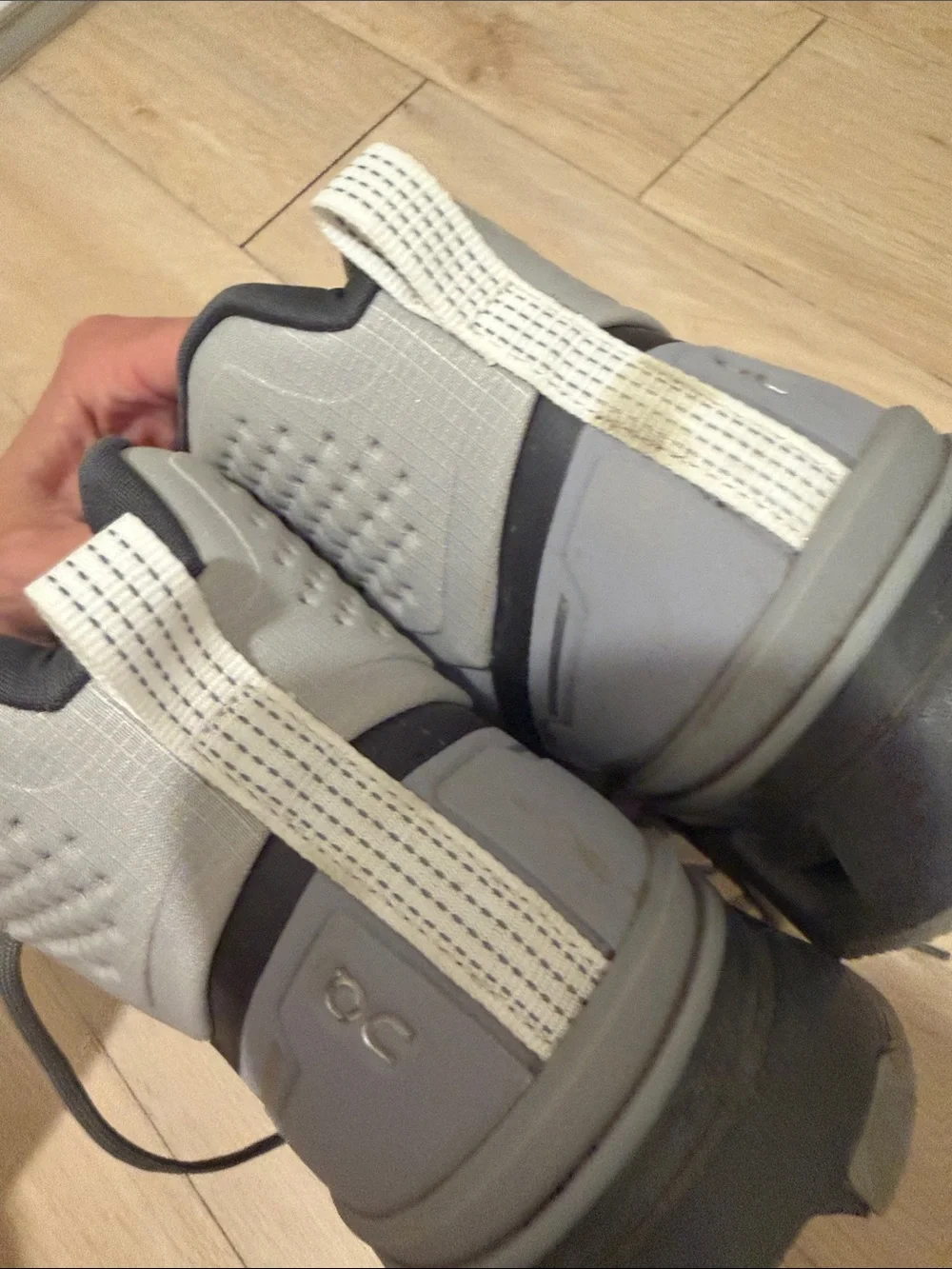 On Running Women’s cloud rock Mid-Top Grey Trail Boots